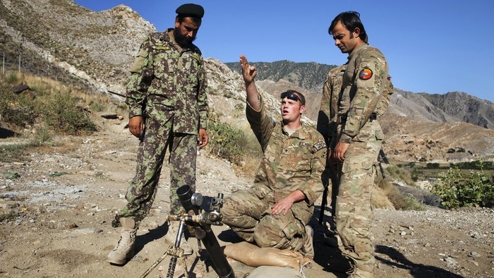 Cố vấn Mỹ huấn luyện binh lính Afghanistan